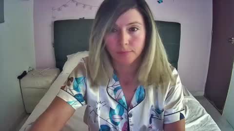 Hestesiaxx online show from 13, 7, 2026