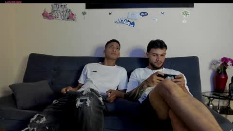 Snapshot of heteros_curious_ chatting on 6, 4, 2026 yeis online show from 6, 4, 2026