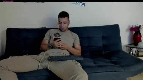 Snapshot of heteros_curious_ chatting on 13, 4, 2026 yeis online show from 13, 4, 2026