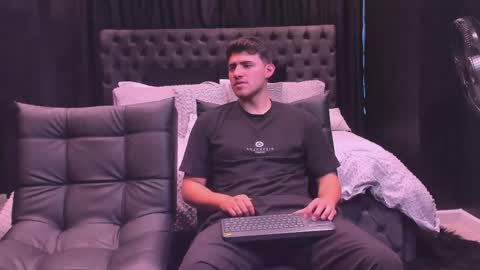 Snapshot of heteros_men chatting on 25, 4, 2026 heteros men online show from 25, 4, 2026