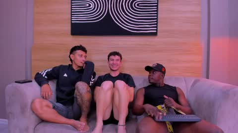 Snapshot of heteros_men chatting on 2, 5, 2026 heteros men online show from 2, 5, 2026