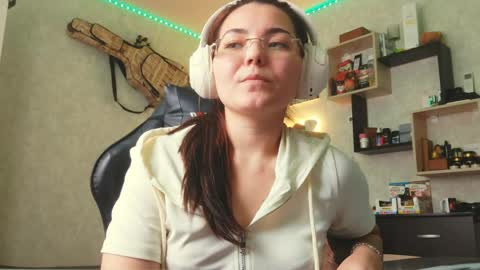 Snapshot of hettiehockenbrock chatting on 25, 5, 2026 Bella online show from 25, 5, 2026