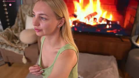 Snapshot of hey_becky chatting on 23, 2, 2026 Becky online show from 23, 2, 2026