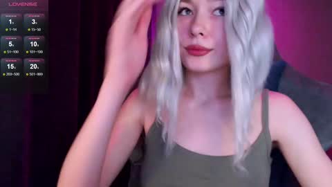 Snapshot of hey_nora_ chatting on 9, 12, 2024  Nora  online show from 9, 12, 2024