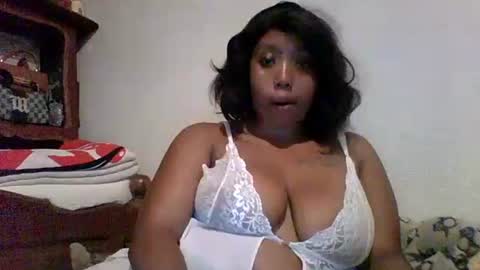 Snapshot of hheritinaa chatting on 15, 12, 2025 hheritinaa online show from 15, 12, 2025