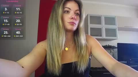 Snapshot of hi_bye_ chatting on 4, 7, 2026 Lina online show from 4, 7, 2026