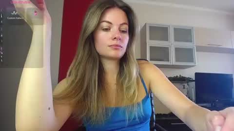 Snapshot of hi_bye_ chatting on 7, 7, 2026 Lina online show from 7, 7, 2026