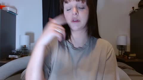 Snapshot of hi_cut_cutie chatting on 7, 1, 2026 Paige online show from 7, 1, 2026