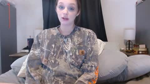 Snapshot of hi_cut_cutie chatting on 4, 2, 2026 Paige online show from 4, 2, 2026