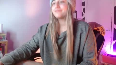 Snapshot of hi_elora chatting on 28, 5, 2026 Elora online show from 28, 5, 2026