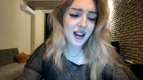 Snapshot of hi_lina chatting on 18, 6, 2026 Hi lina online show from 18, 6, 2026