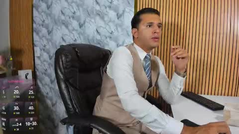 Snapshot of hiddenoffice chatting on 18, 3, 2026 George online show from 18, 3, 2026