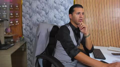 Snapshot of hiddenoffice chatting on 13, 4, 2026 George online show from 13, 4, 2026