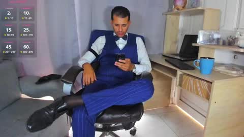 Snapshot of hiddenoffice chatting on 27, 4, 2026 George online show from 27, 4, 2026