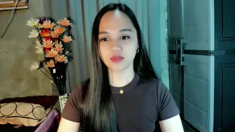 hilarymolly online show from 4, 3, 2026