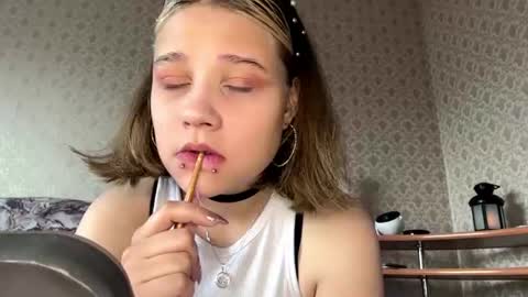 Snapshot of hildeconery chatting on 22, 6, 2026 Julia online show from 22, 6, 2026