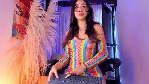 H I L E Y   online show from 26, 6, 2026