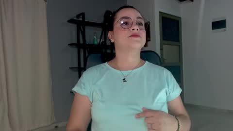 Snapshot of hillary_12 chatting on 20, 12, 2024 Miranda online show from 20, 12, 2024