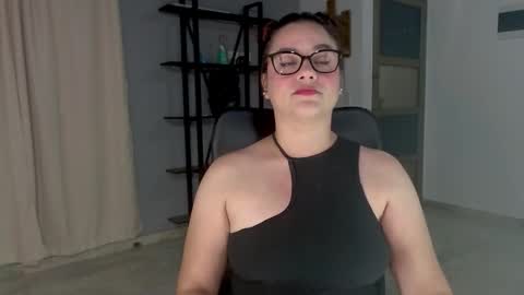 Snapshot of hillary_12 chatting on 21, 12, 2024 Miranda online show from 21, 12, 2024