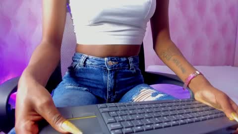 Snapshot of hillary_banks__ chatting on 4, 2, 2025 Hillary online show from 4, 2, 2025