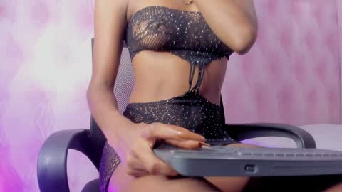 Snapshot of hillary_banks__ chatting on 8, 2, 2025 Hillary online show from 8, 2, 2025