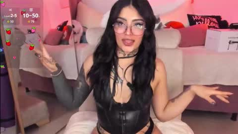 Snapshot of hinataweed01 chatting on 14, 10, 2025  Karol  Independent Model online show from 14, 10, 2025