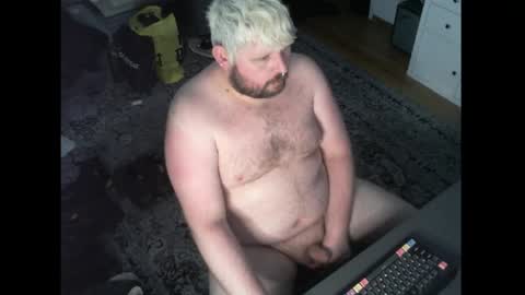 Snapshot of hipguy91 chatting on 6, 5, 2026 hipguy91 online show from 6, 5, 2026