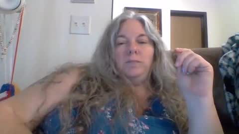 Snapshot of hippysnewhere chatting on 31, 5, 2026 hippysnewhere online show from 31, 5, 2026