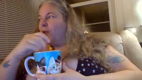 Snapshot of hippysnewhere chatting on 28, 6, 2026 hippysnewhere online show from 28, 6, 2026