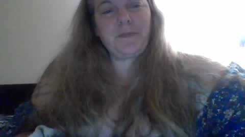 Snapshot of hippysnewhere chatting on 11, 7, 2026 hippysnewhere online show from 11, 7, 2026