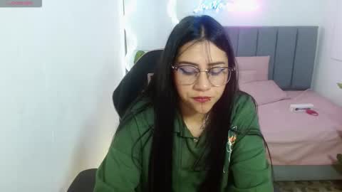 Snapshot of hisis_tay chatting on 28, 9, 2025 hisis online show from 28, 9, 2025