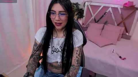 Snapshot of hisis_tay chatting on 4, 10, 2025 hisis online show from 4, 10, 2025