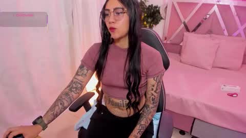 Snapshot of hisis_tay chatting on 11, 10, 2025 hisis online show from 11, 10, 2025