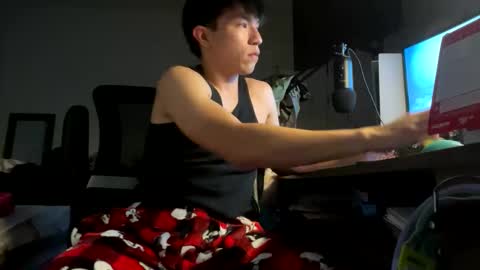 Snapshot of hispanicguy10 chatting on 13, 11, 2025 hispanicguy10 online show from 13, 11, 2025