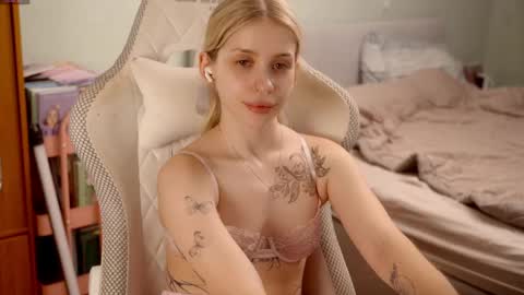 Snapshot of ho1yh01e chatting on 2, 6, 2026 Holly online show from 2, 6, 2026