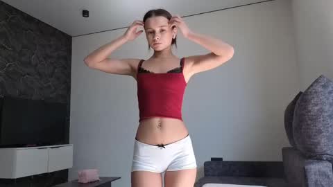 Snapshot of hoaarisa chatting on 17, 4, 2026 Sofia online show from 17, 4, 2026