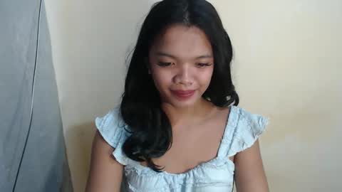 Snapshot of hoelyguine chatting on 6, 4, 2026 Guinevere3 online show from 6, 4, 2026