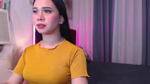 hoelymolly online show from 28, 11, 2025