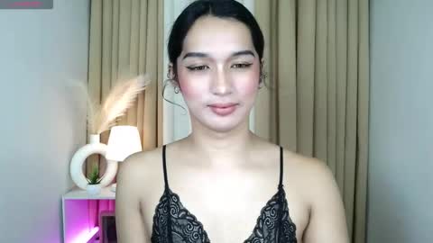 Snapshot of hoelymorri chatting on 17, 12, 2025 Hoelymorri online show from 17, 12, 2025