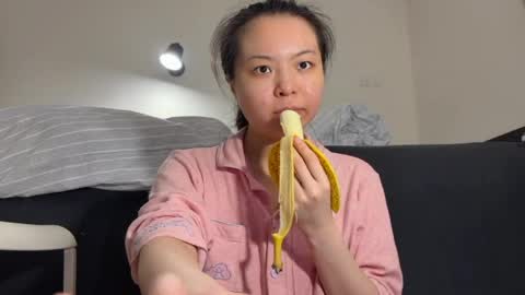 Snapshot of hola_sunflower chatting on 11, 4, 2026 amy online show from 11, 4, 2026