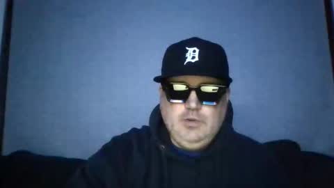 Snapshot of holden_minutz chatting on 2, 4, 2026 holden_minutz online show from 2, 4, 2026