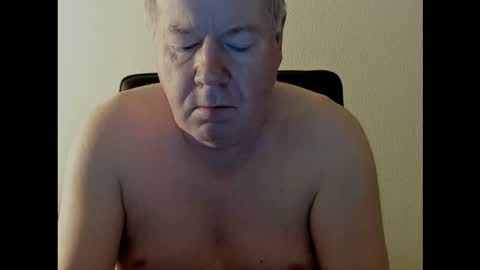 Snapshot of holgerhb53 chatting on 1, 10, 2025 Holger online show from 1, 10, 2025