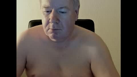 Snapshot of holgerhb53 chatting on 8, 10, 2025 Holger online show from 8, 10, 2025