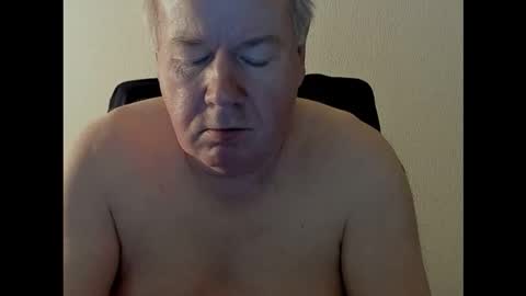 Snapshot of holgerhb53 chatting on 19, 10, 2025 Holger online show from 19, 10, 2025