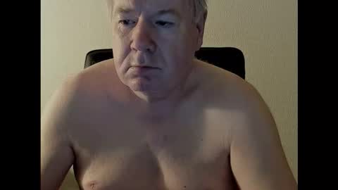 Snapshot of holgerhb53 chatting on 24, 10, 2025 Holger online show from 24, 10, 2025