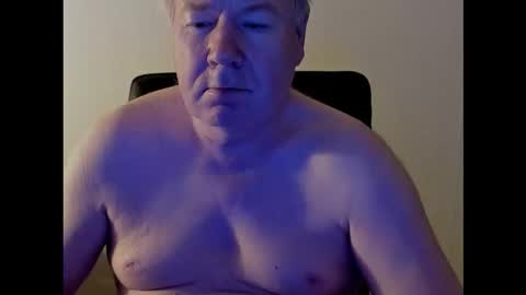 Snapshot of holgerhb53 chatting on 28, 10, 2025 Holger online show from 28, 10, 2025