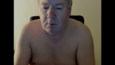 Snapshot of holgerhb53 chatting on 3, 11, 2025 Holger online show from 3, 11, 2025