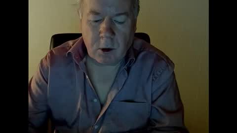 Snapshot of holgerhb53 chatting on 6, 11, 2025 Holger online show from 6, 11, 2025