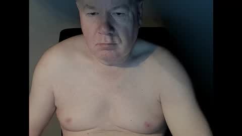 Snapshot of holgerhb53 chatting on 18, 12, 2025 Holger online show from 18, 12, 2025