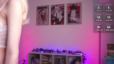 Snapshot of holliwould_ chatting on 1, 2, 2025 Holli online show from 1, 2, 2025